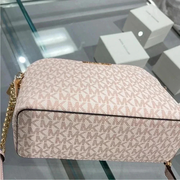 MICHAEL KORS Jet Set Medium Logo Dome
Satchel Crossbody - Picture 5 of 15